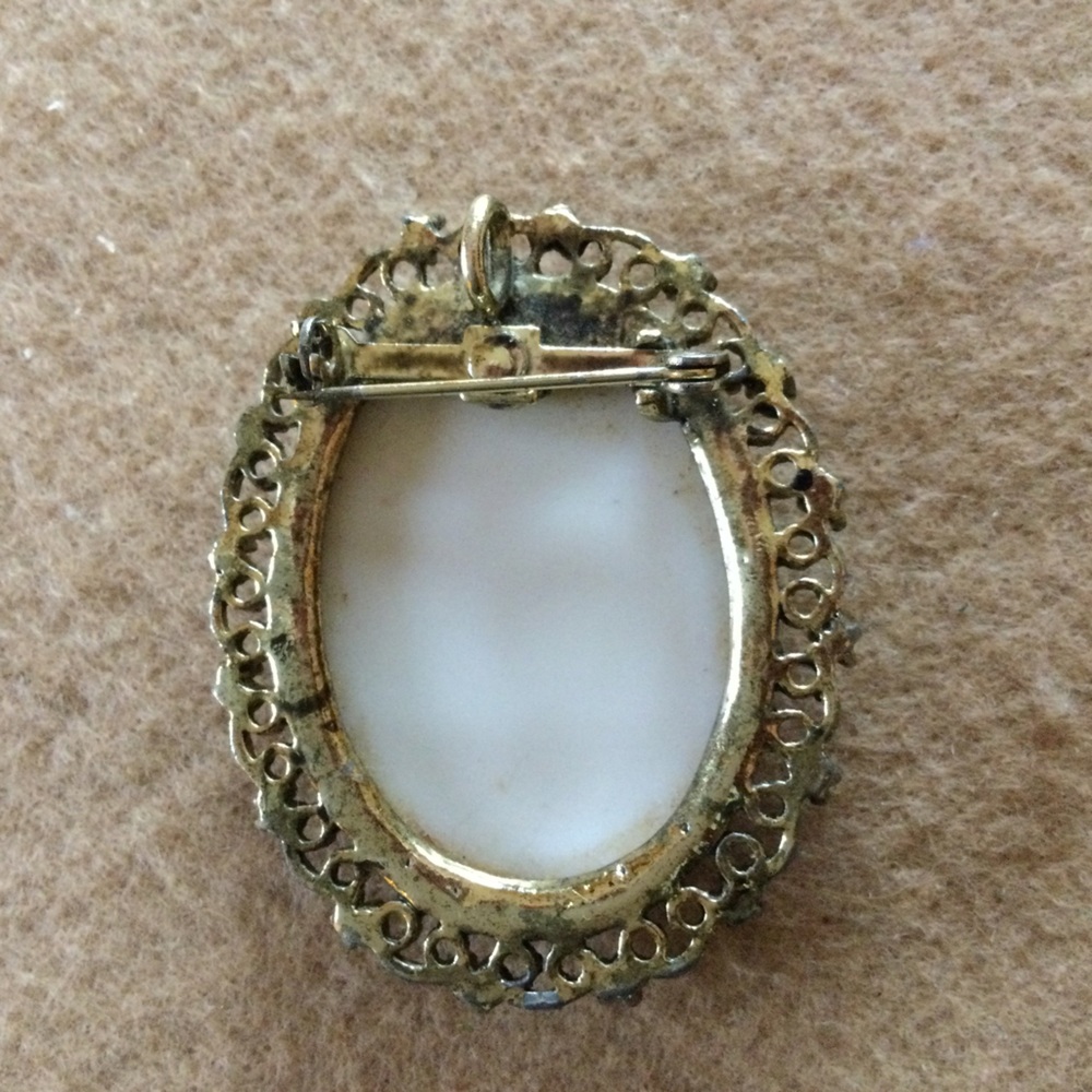 Lovely Vintage Cameo Brooch Necklace - Picture 3 of 5